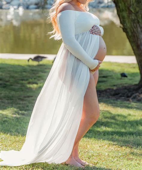 Pregnancy dress for magic practitioners